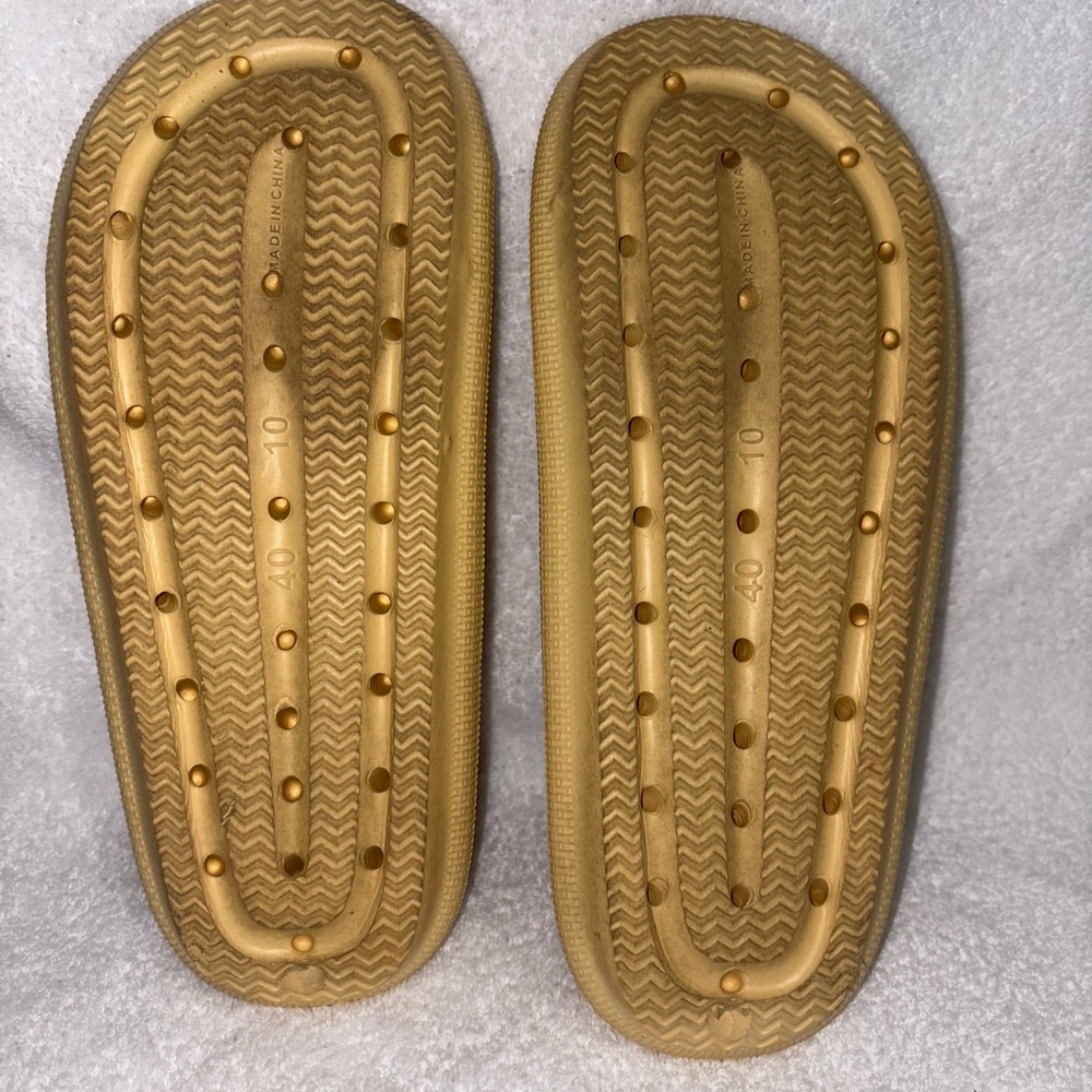 Casual Slide Sandals in Yellow - Picture 4 of 4